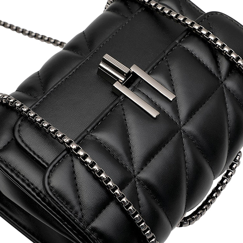 Midnight Luxe – Sac Crossbody Raffiné avec Détail de Chaîne