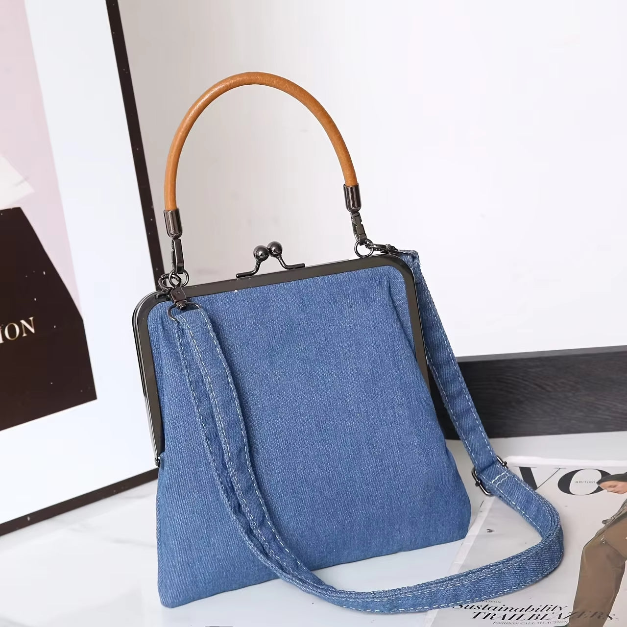 Vintage Chic – Sac en Jean avec Cadre Rétro
