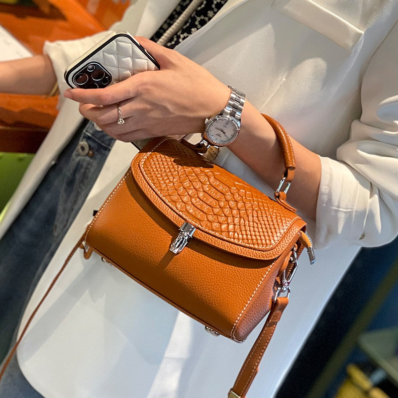 Sac à Main Effet Croco Classique en Cuir de Luxe
