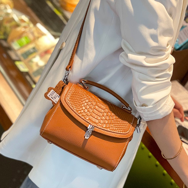Sac à Main Effet Croco Classique en Cuir de Luxe