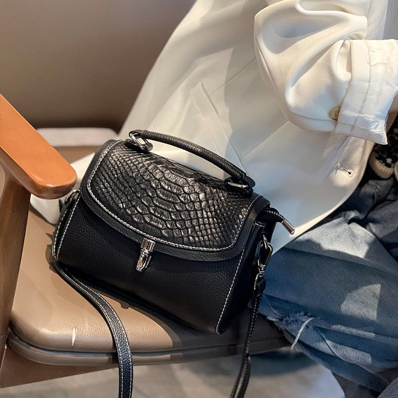 Sac à Main Effet Croco Classique en Cuir de Luxe