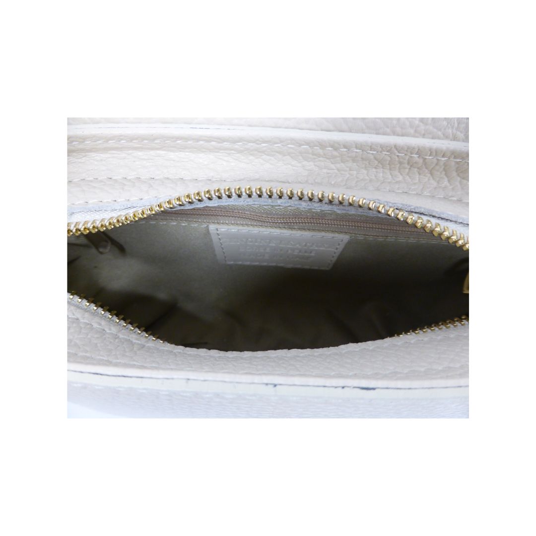Sac à main en cuir à boucle métallique