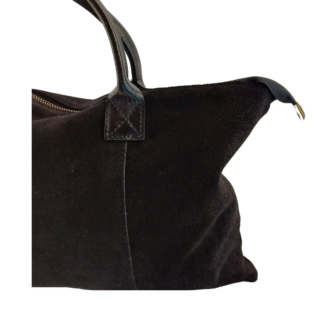 Sac à bandoulière italien noir en daim élégant et pratique au quotidien