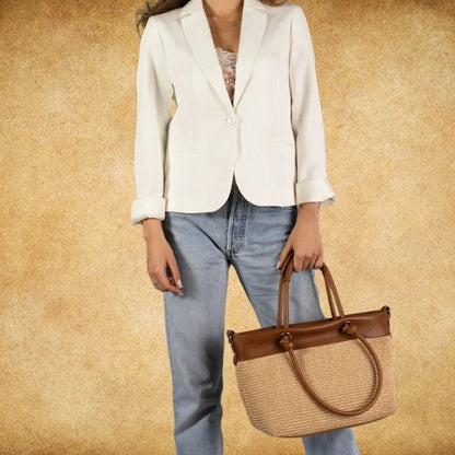 Sac à bandoulière moderne en cuir italien avec garniture en paille