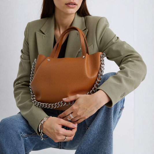 Sac à bandoulière en cuir italien avec détails en chaîne