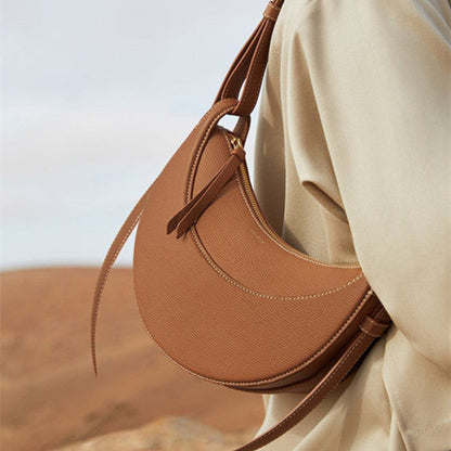 Sac à bandoulière en forme de demi-lune – Moderne, Minimaliste & Chic sans Effort